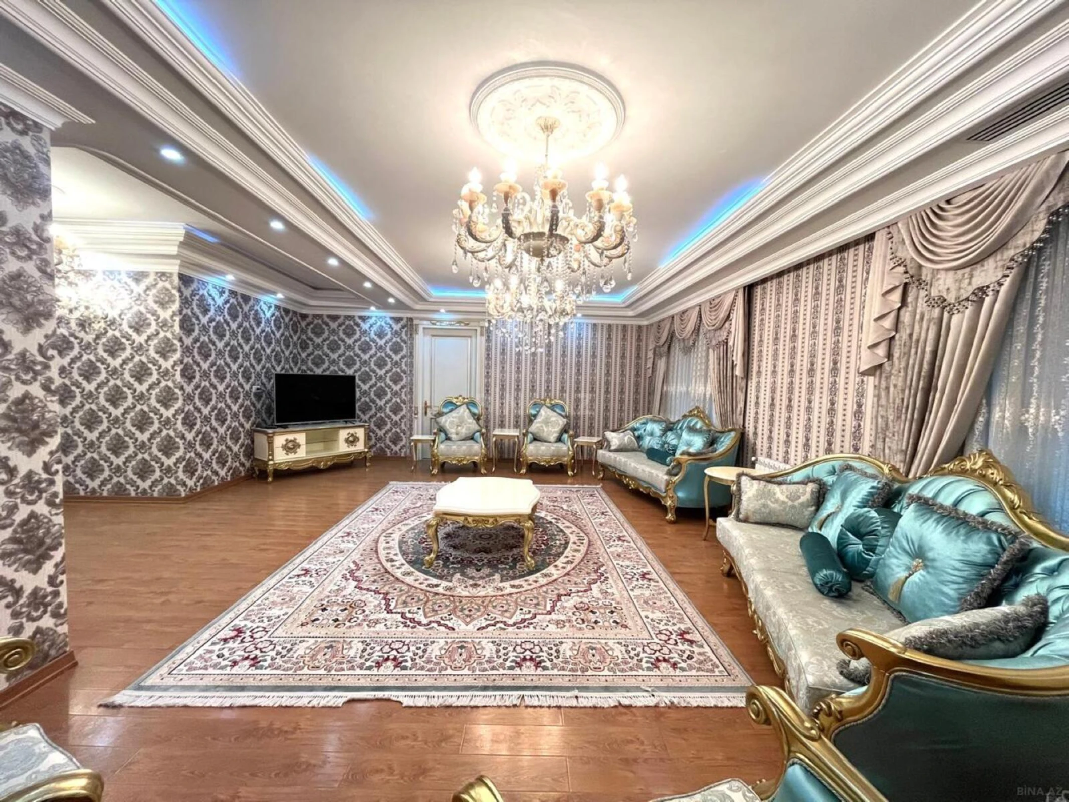 Satılır 5 otaqlı mənzil 535 m²