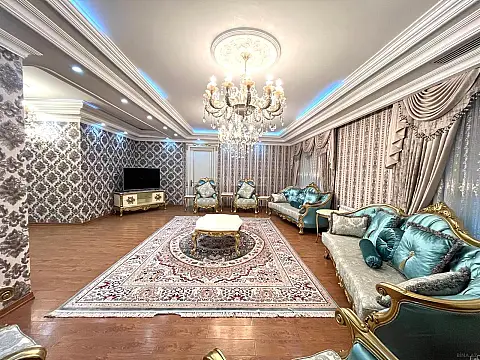 Satılır 5 otaqlı mənzil 535 m²