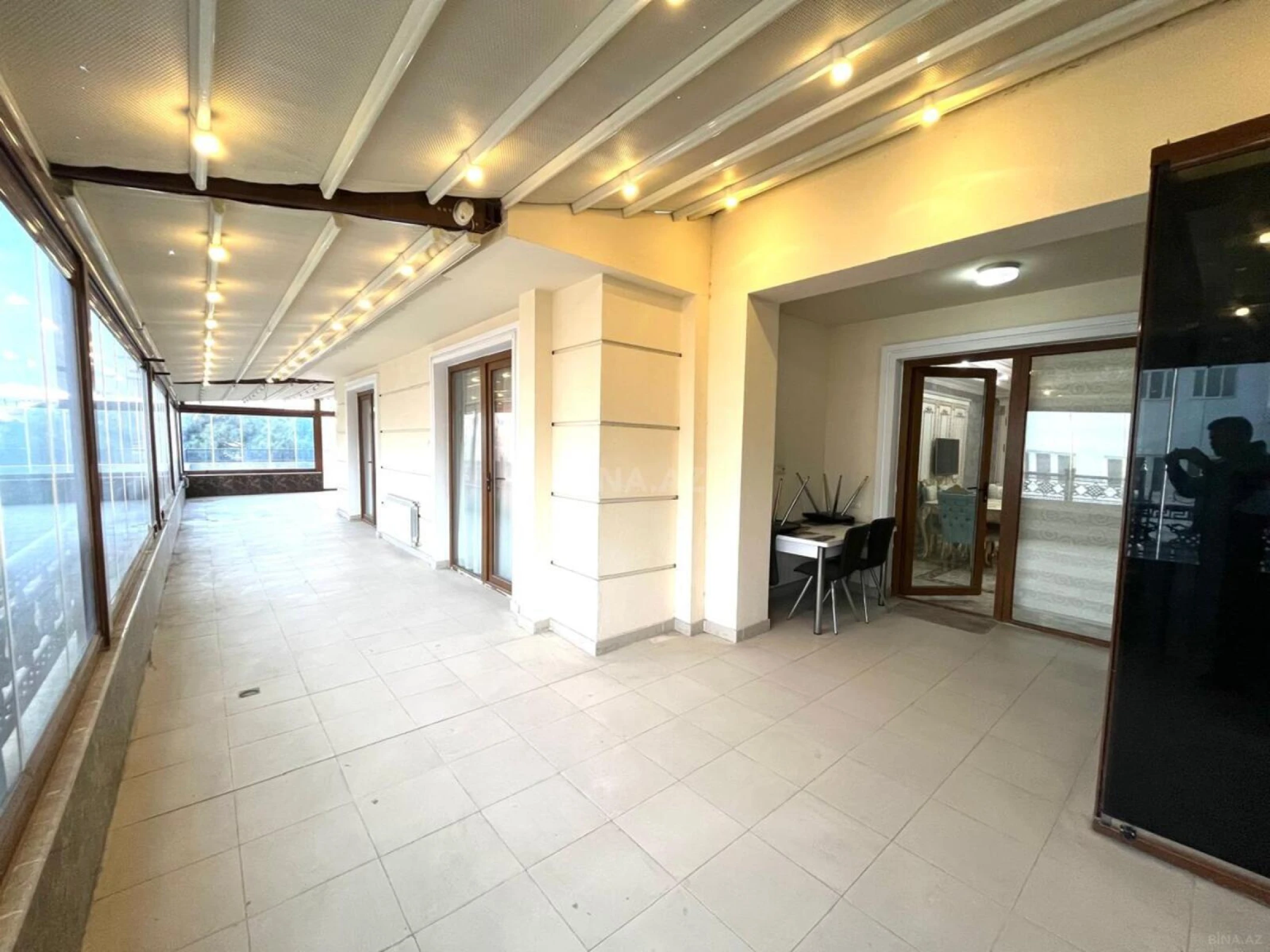 Satılır 5 otaqlı mənzil 535 m²