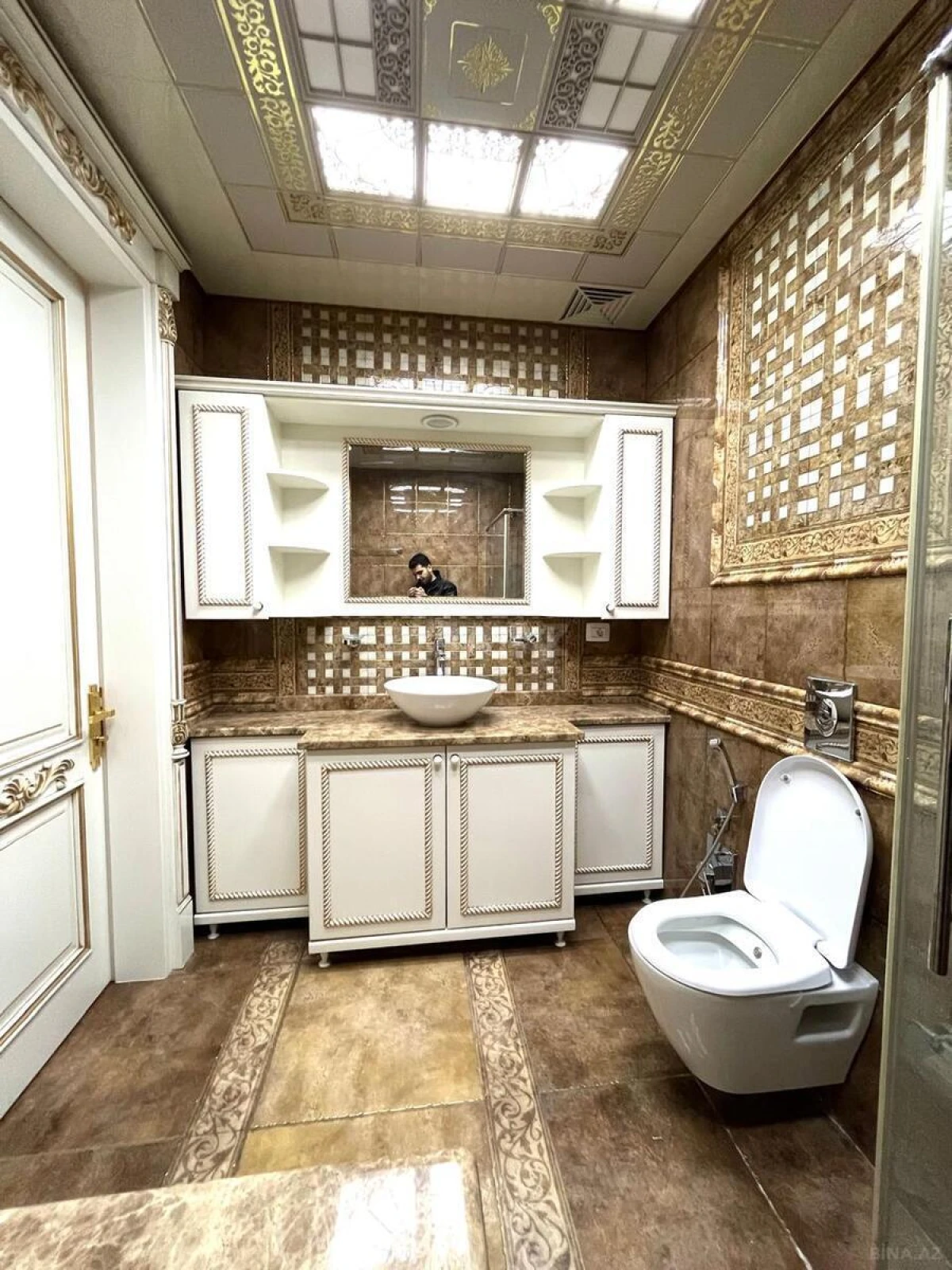 Satılır 5 otaqlı mənzil 535 m²