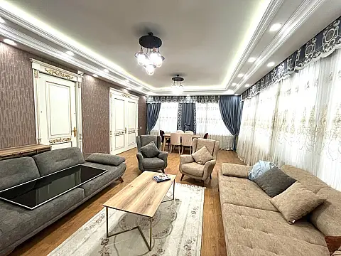 Satılır 5 otaqlı mənzil 535 m²