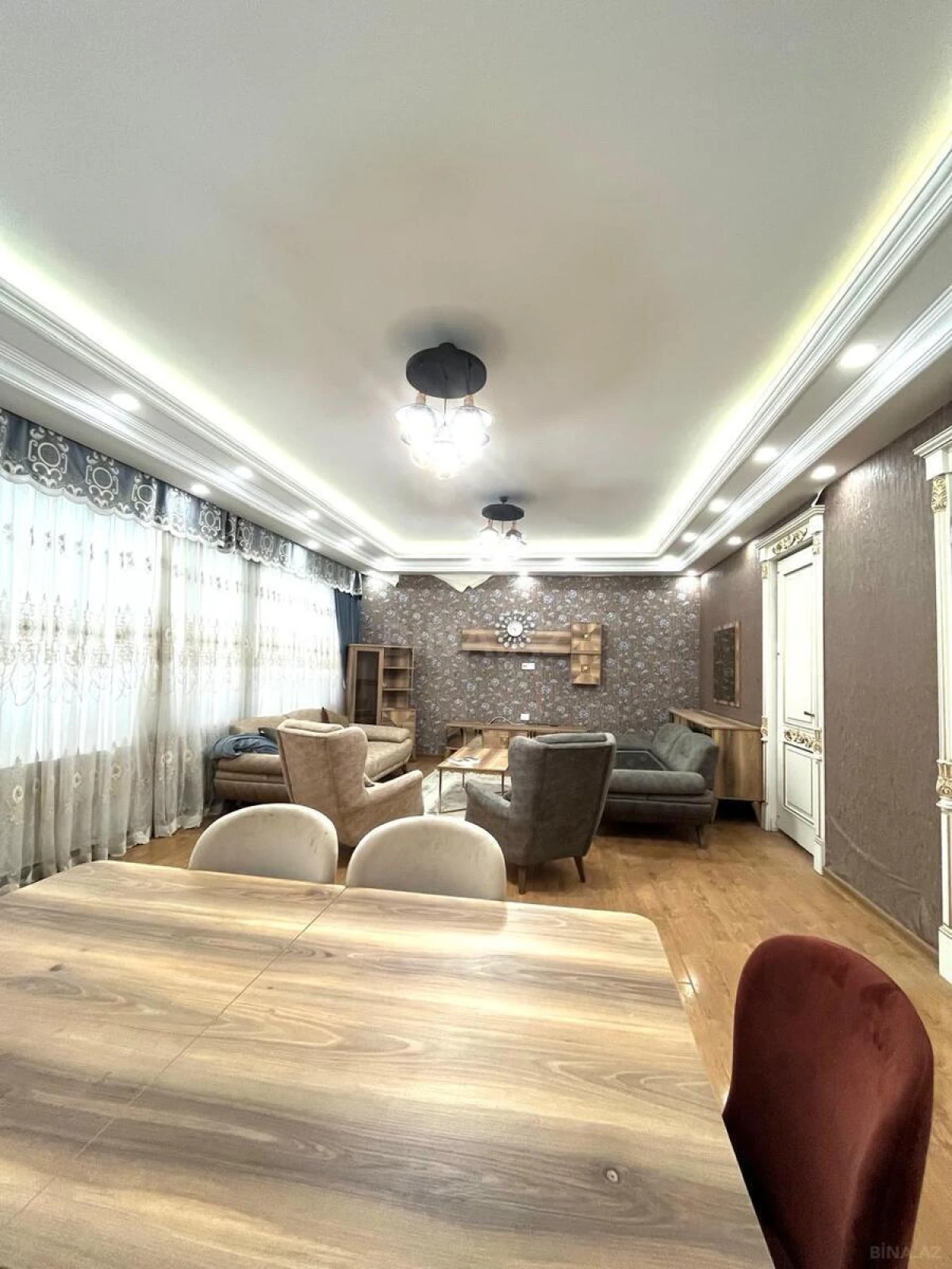 Satılır 5 otaqlı mənzil 535 m²