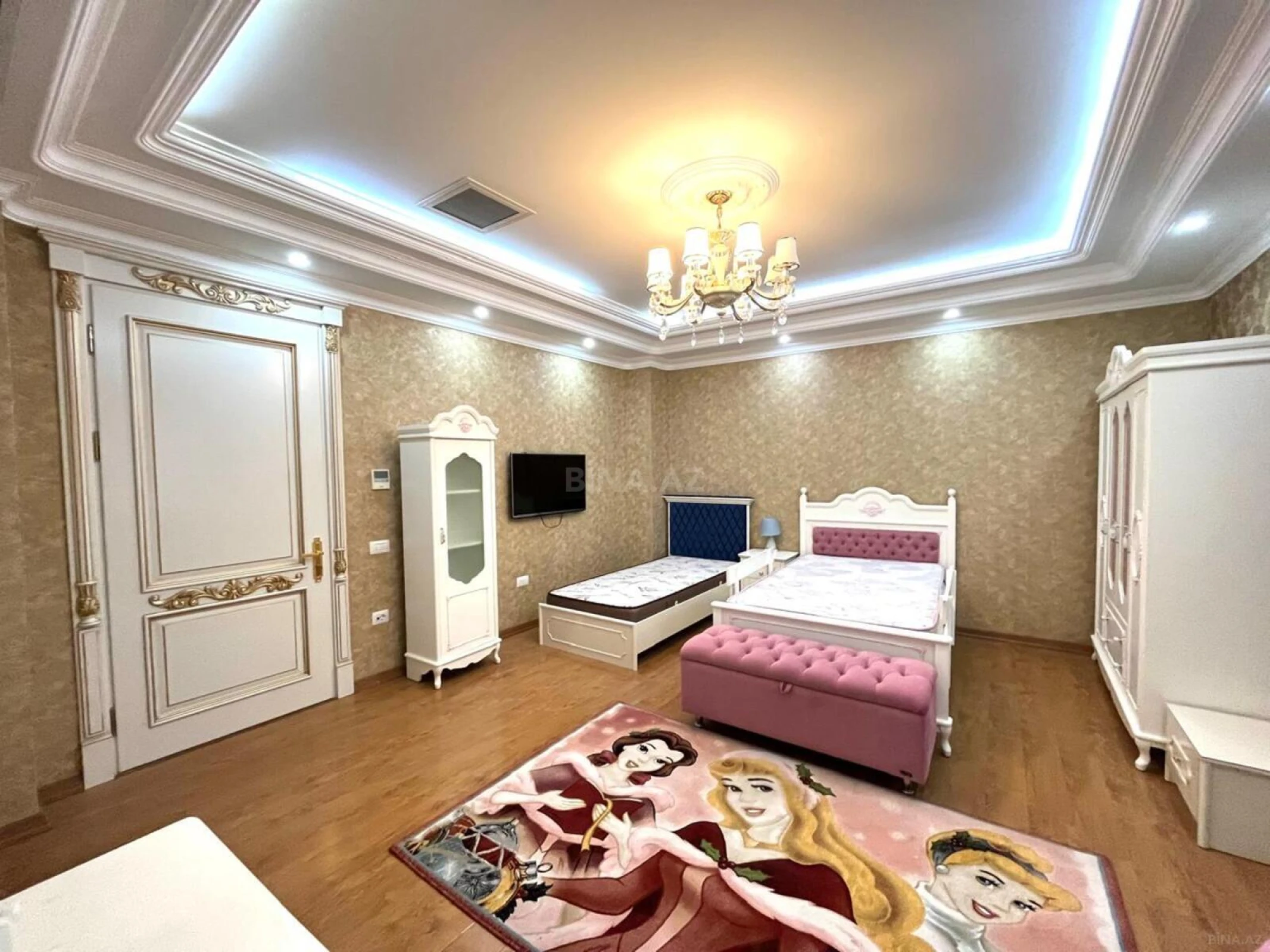 Satılır 5 otaqlı mənzil 535 m²