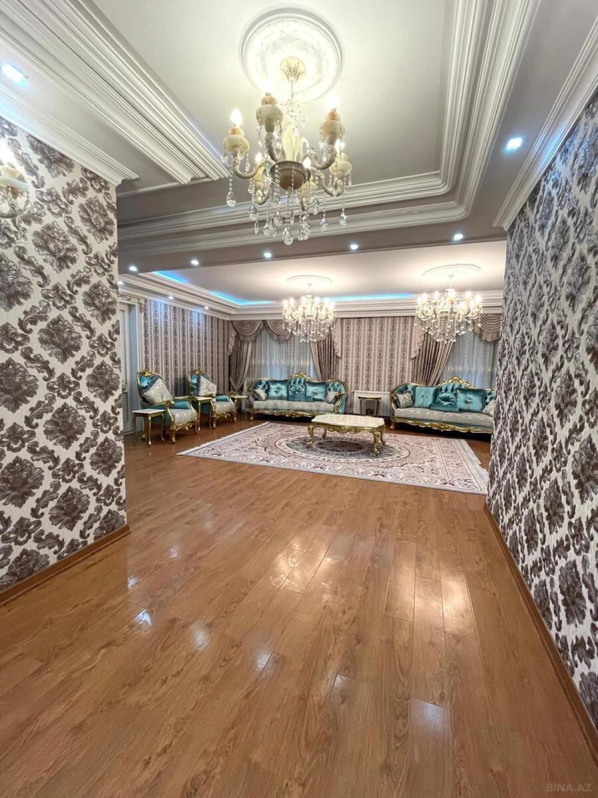 Satılır 5 otaqlı mənzil 535 m²