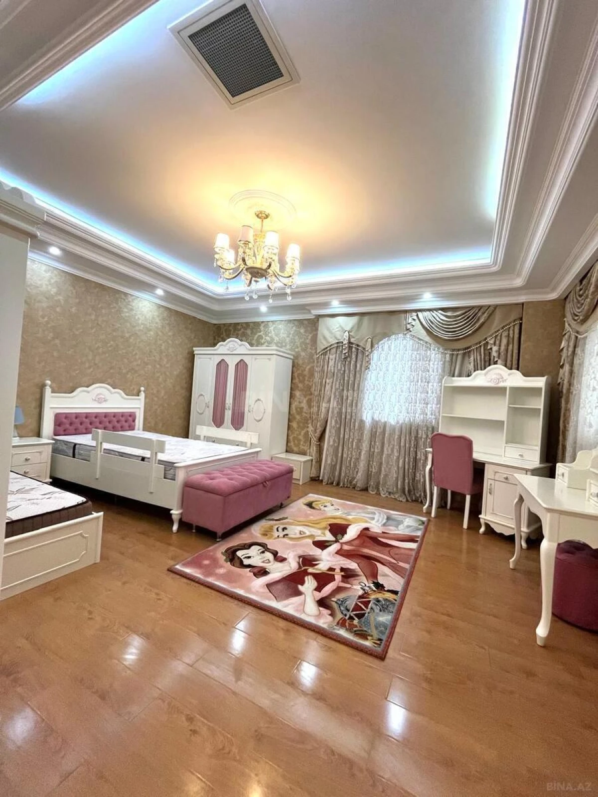 Satılır 5 otaqlı mənzil 535 m²