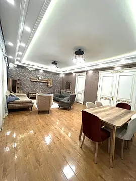 Satılır 5 otaqlı mənzil 535 m²