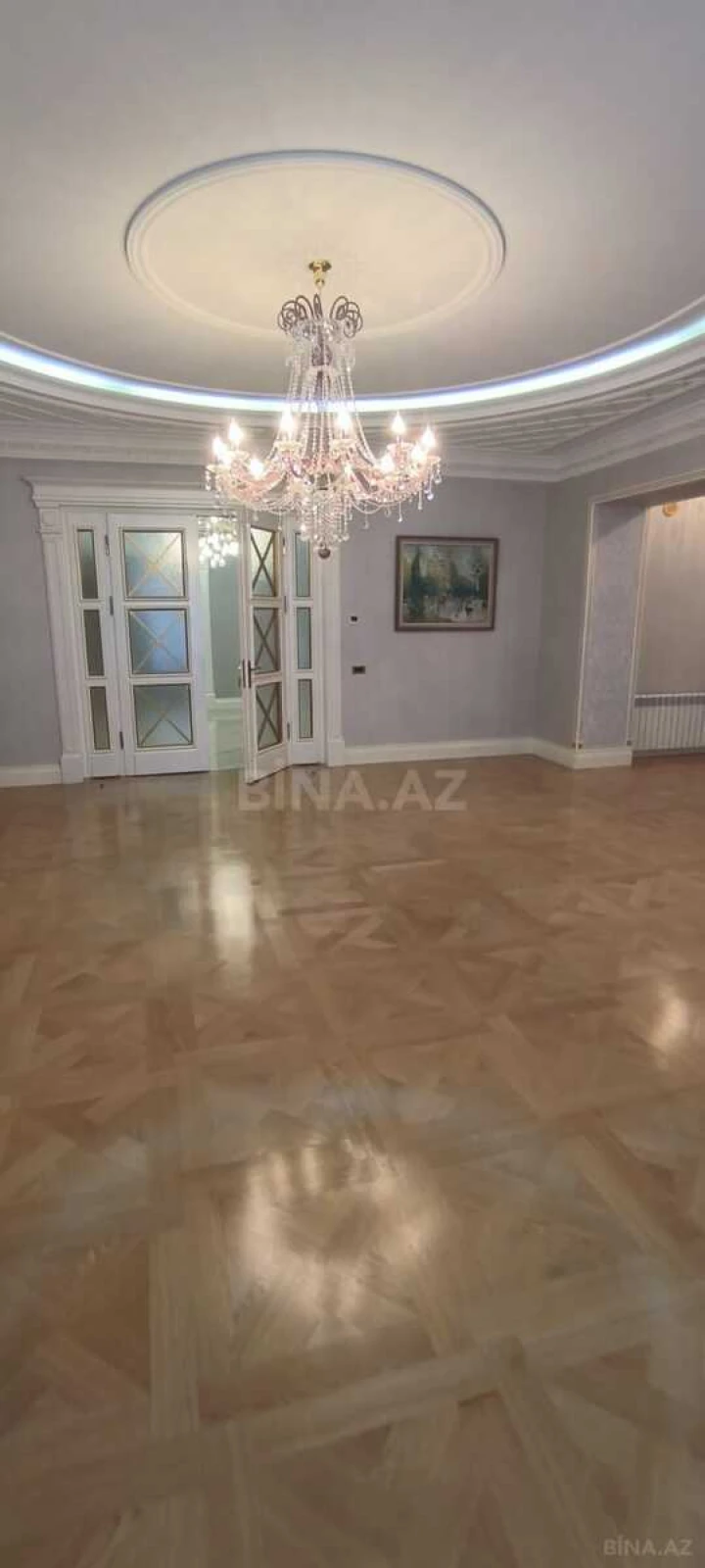 Satılır 4 otaqlı mənzil 295 m²