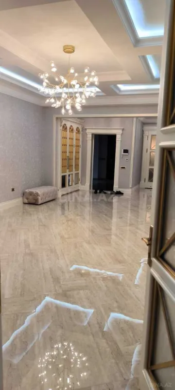 Satılır 4 otaqlı mənzil 295 m²