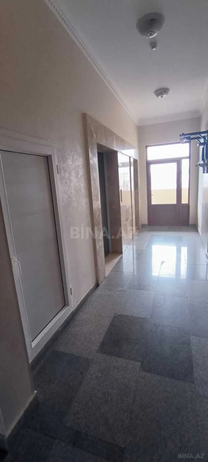 Satılır 4 otaqlı mənzil 295 m²
