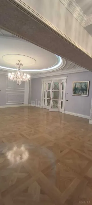 Satılır 4 otaqlı mənzil 295 m²