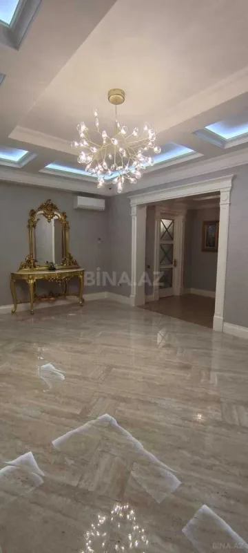 Satılır 4 otaqlı mənzil 295 m²