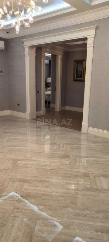 Satılır 4 otaqlı mənzil 295 m²