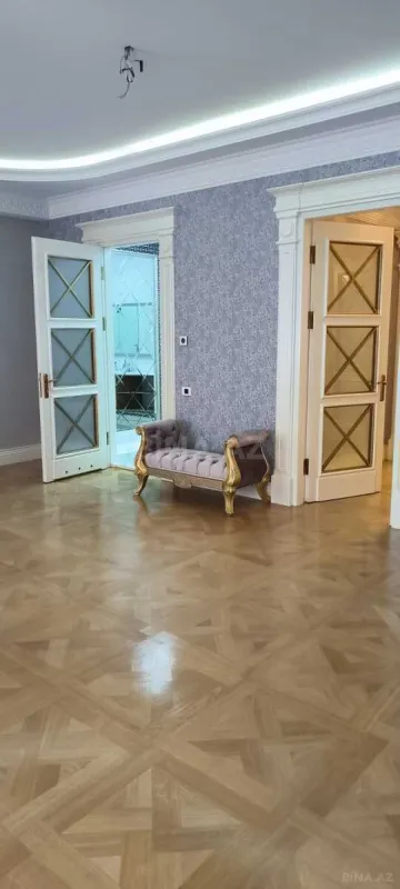 Satılır 4 otaqlı mənzil 295 m²