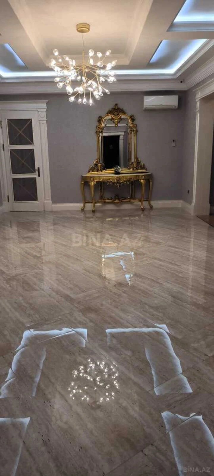 Satılır 4 otaqlı mənzil 295 m²