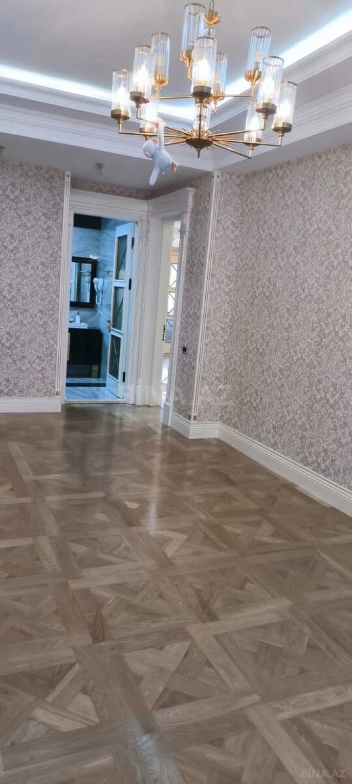 Satılır 4 otaqlı mənzil 295 m²