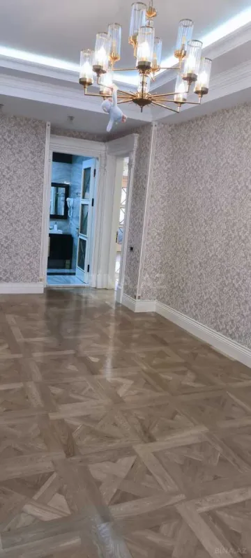 Satılır 4 otaqlı mənzil 295 m²