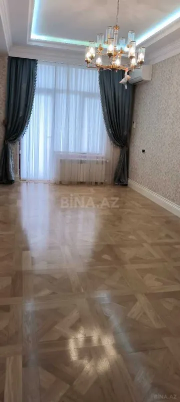 Satılır 4 otaqlı mənzil 295 m²