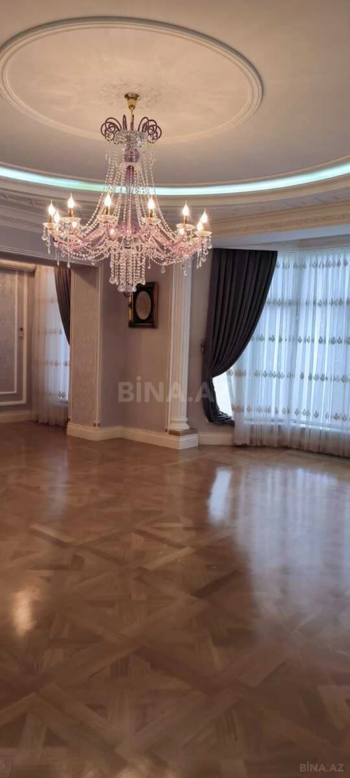 Satılır 4 otaqlı mənzil 295 m²