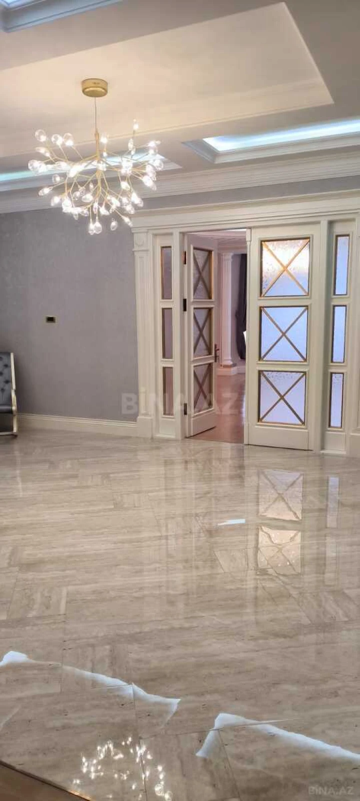 Satılır 4 otaqlı mənzil 295 m²
