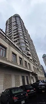 Satılır 4 otaqlı mənzil 295 m²