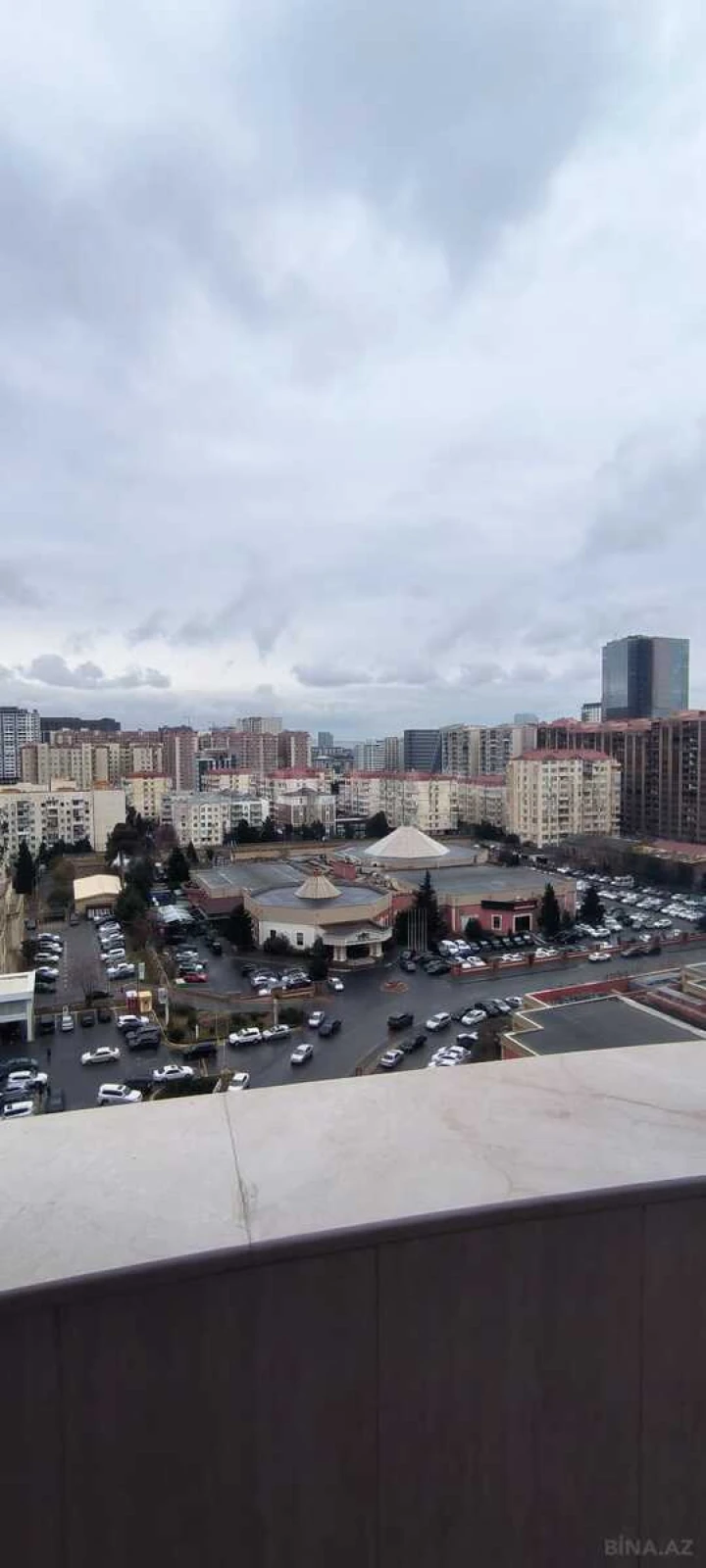 Satılır 4 otaqlı mənzil 295 m²
