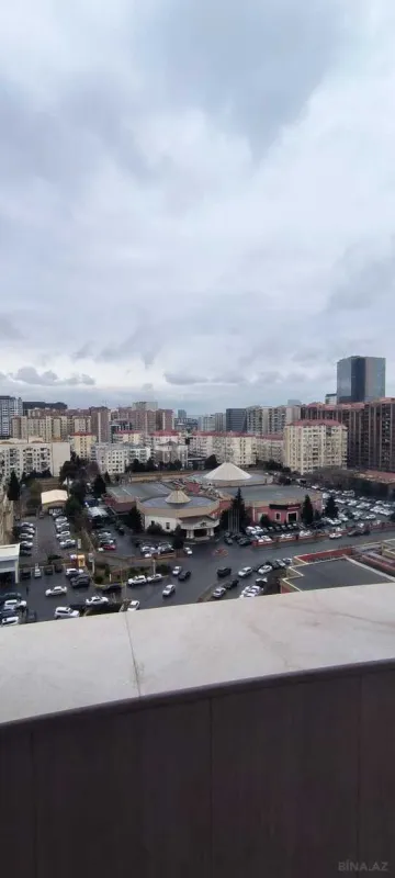 Satılır 4 otaqlı mənzil 295 m²