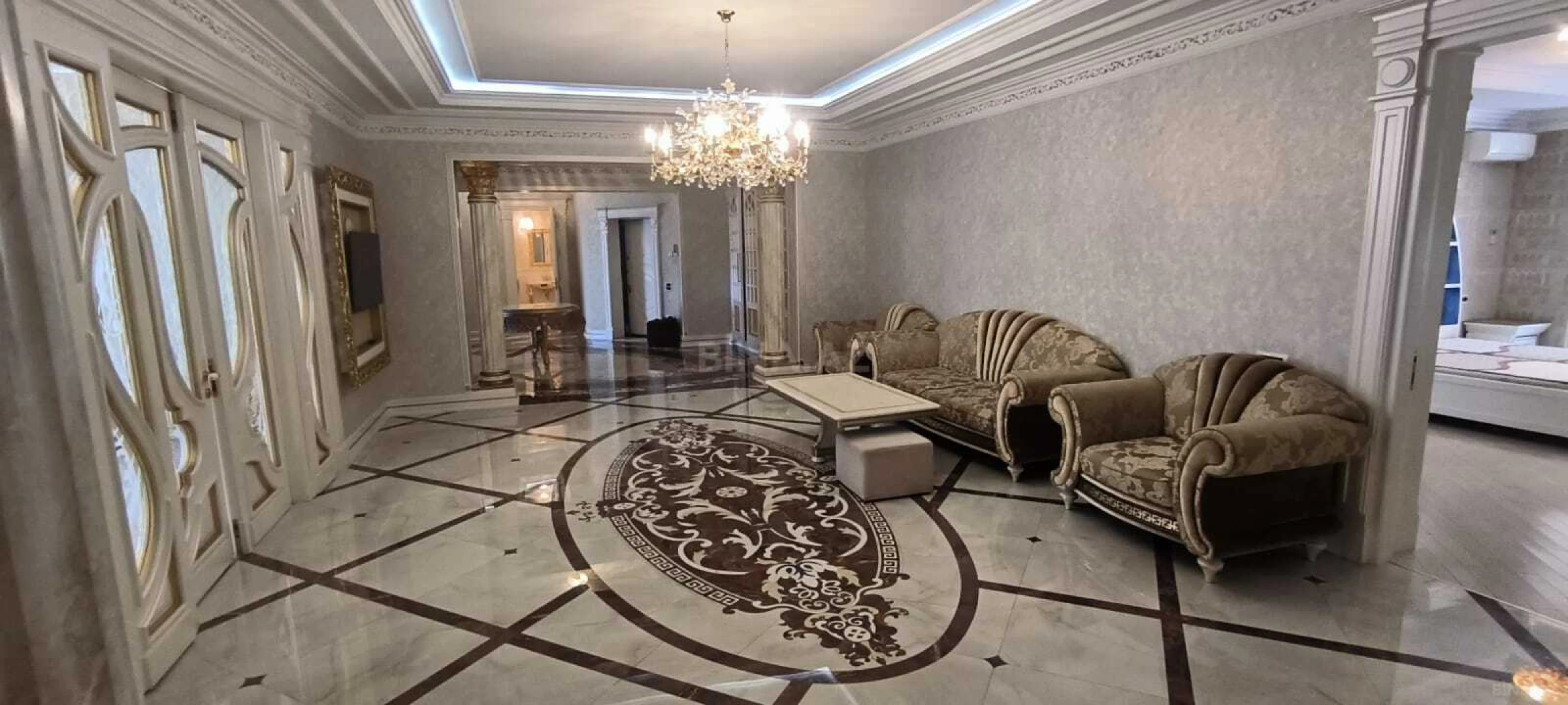 Satılır 5 otaqlı mənzil 400 m²