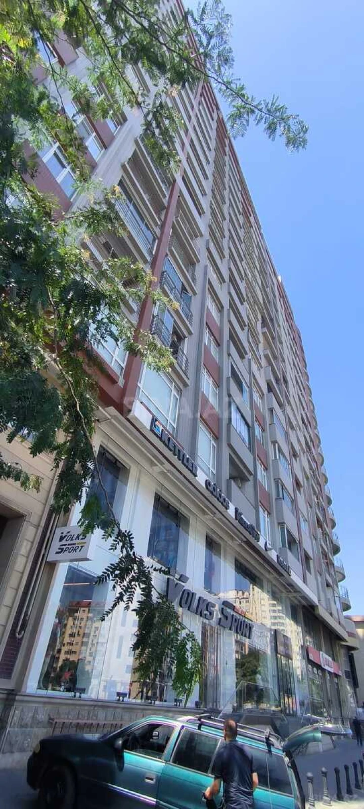 Satılır 5 otaqlı mənzil 400 m²