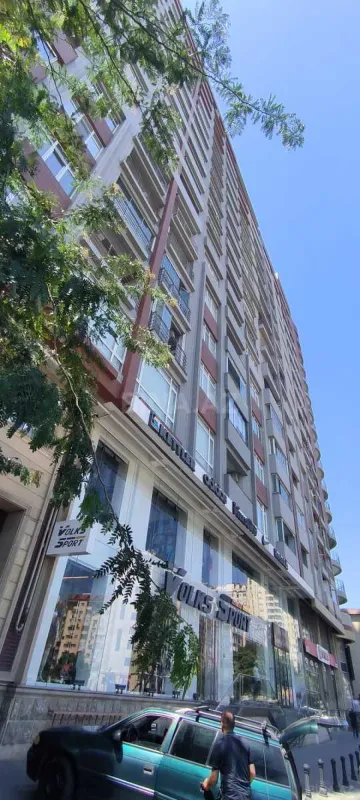 Satılır 5 otaqlı mənzil 400 m²