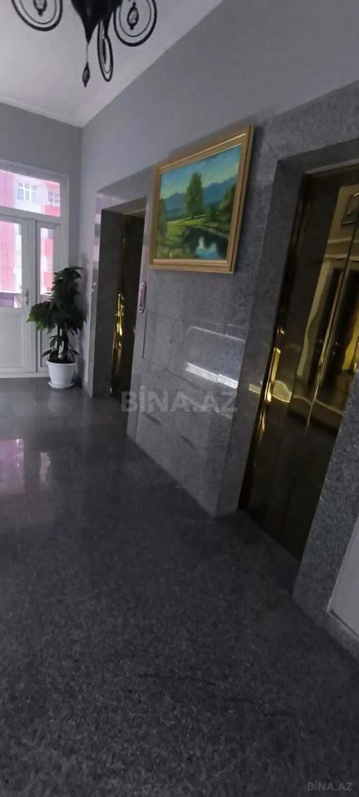 Satılır 5 otaqlı mənzil 400 m²