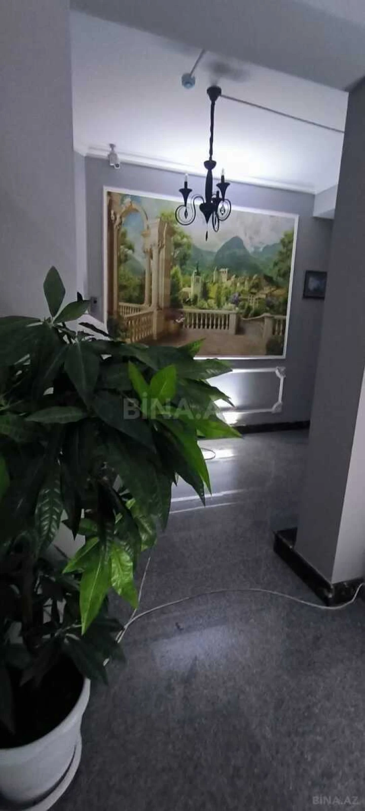 Satılır 5 otaqlı mənzil 400 m²