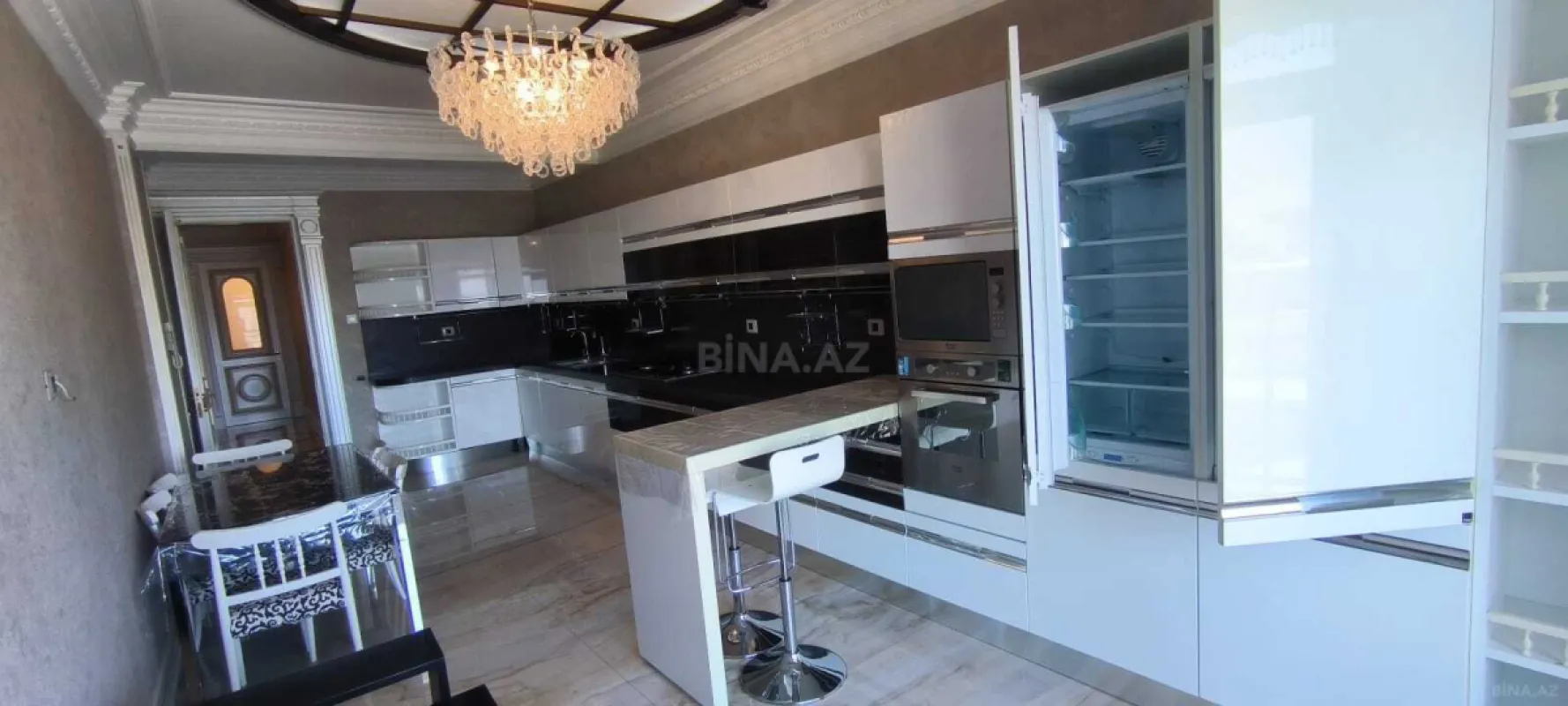 Satılır 5 otaqlı mənzil 400 m²