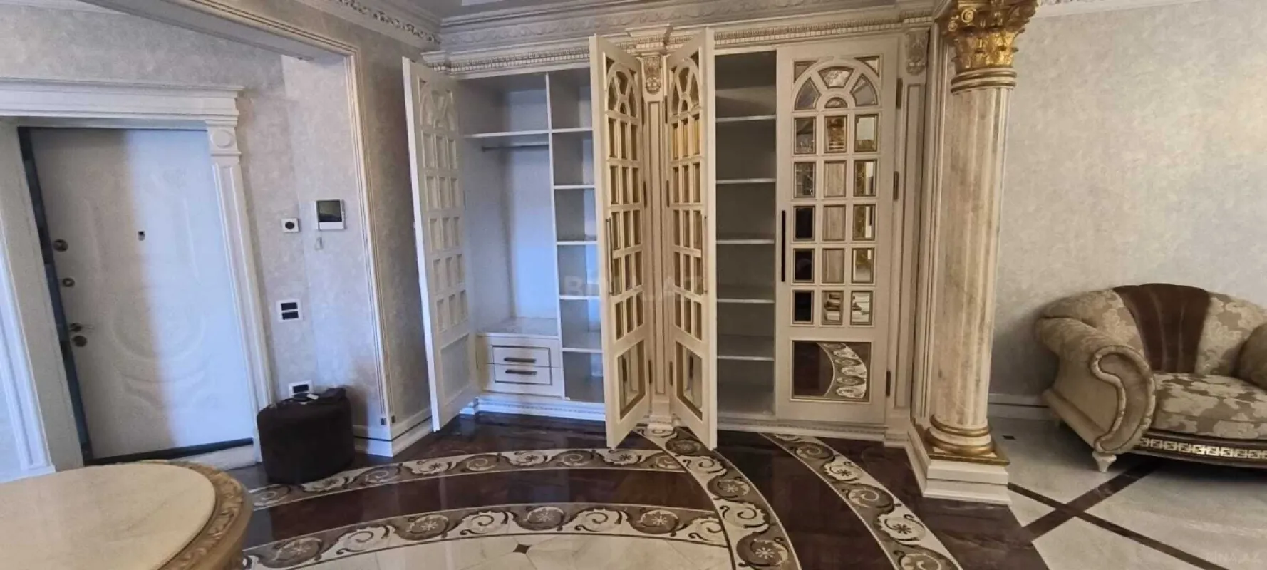 Satılır 5 otaqlı mənzil 400 m²