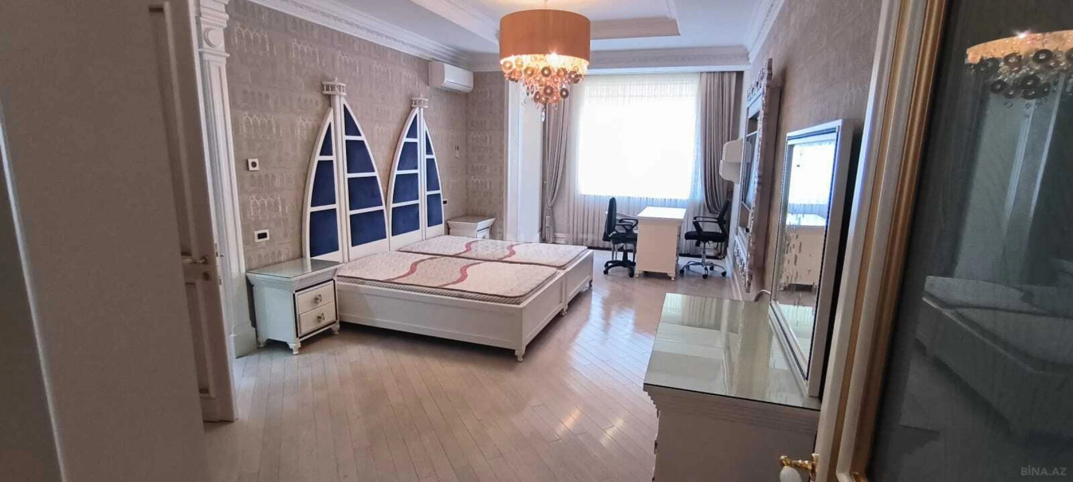 Satılır 5 otaqlı mənzil 400 m²