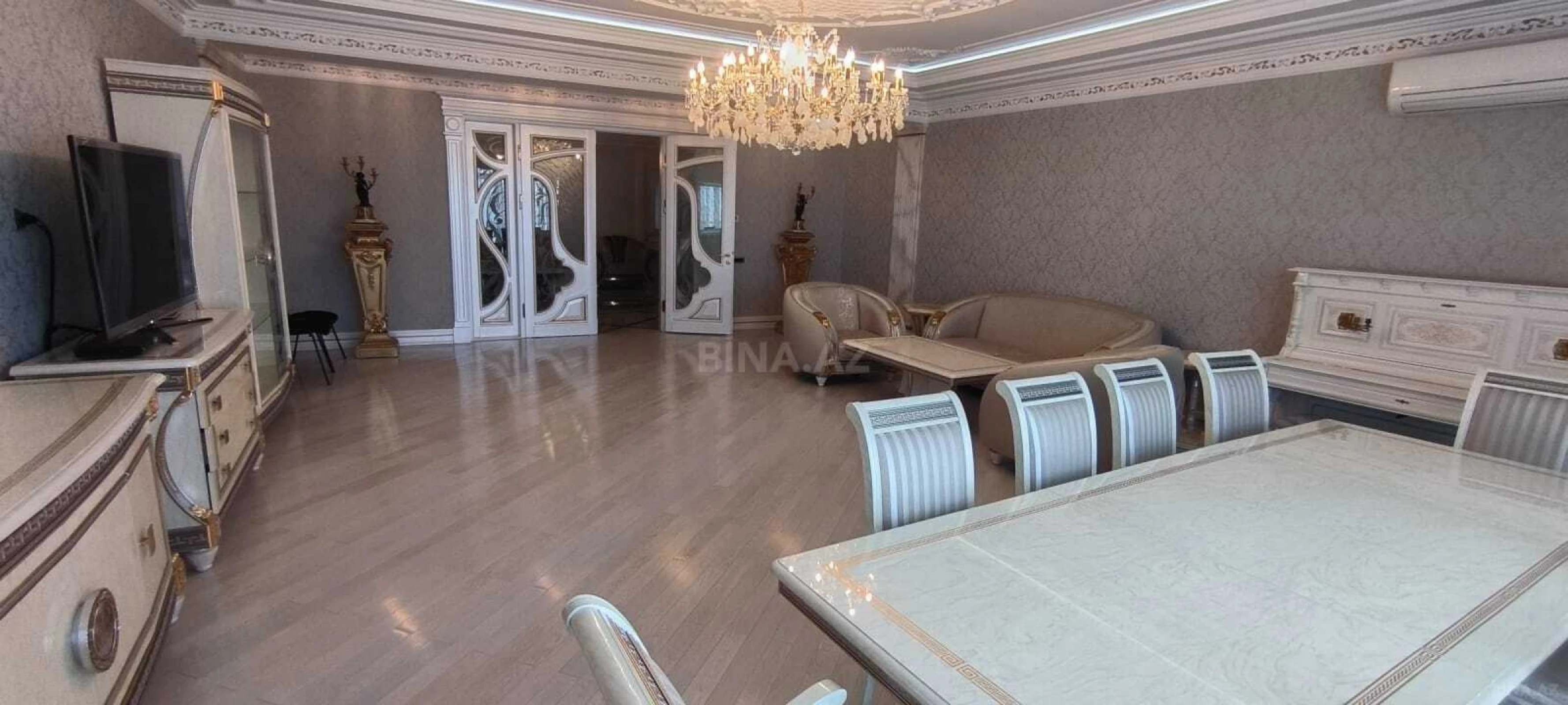 Satılır 5 otaqlı mənzil 400 m²