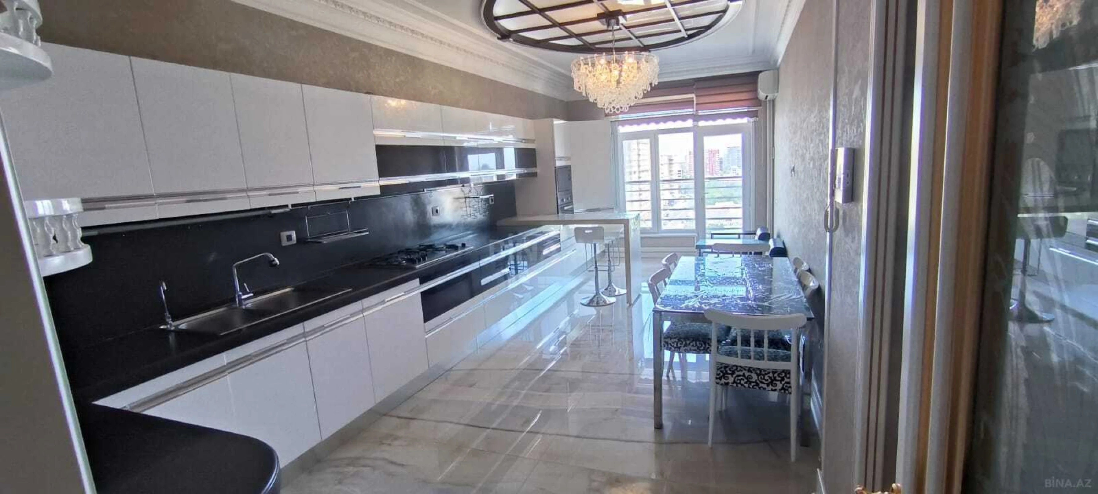 Satılır 5 otaqlı mənzil 400 m²