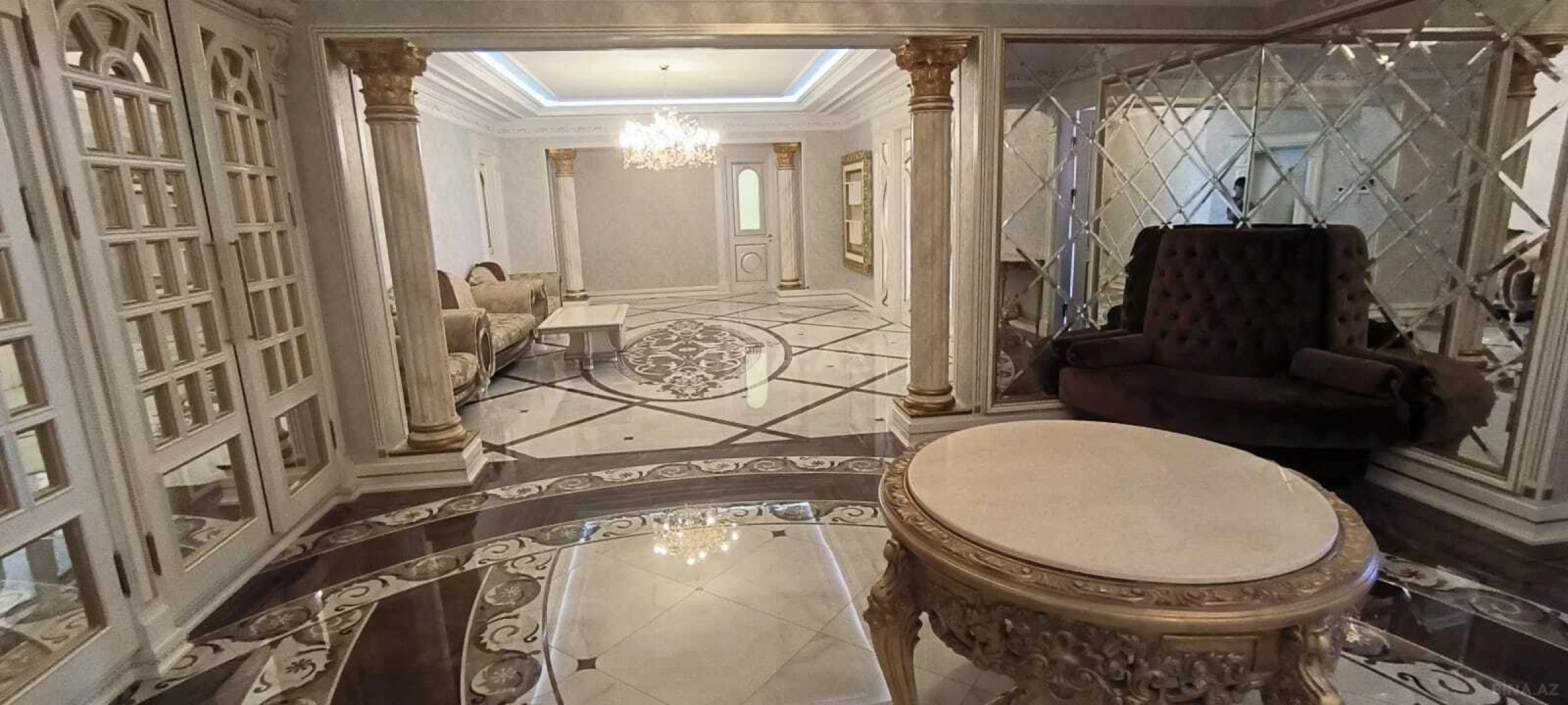 Satılır 5 otaqlı mənzil 400 m²