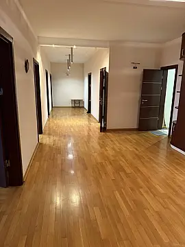 Kirayə verilir 4 otaqlı mənzil 230 m²