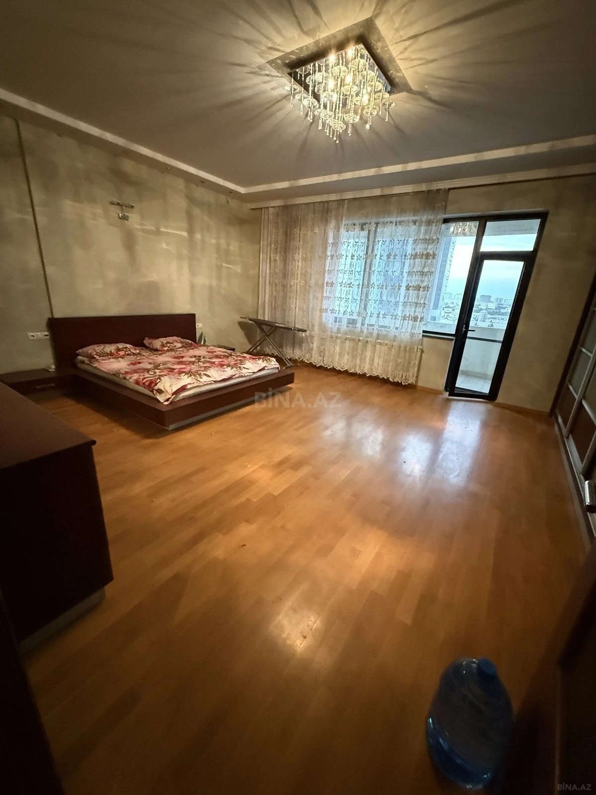 Kirayə verilir 4 otaqlı mənzil 230 m²