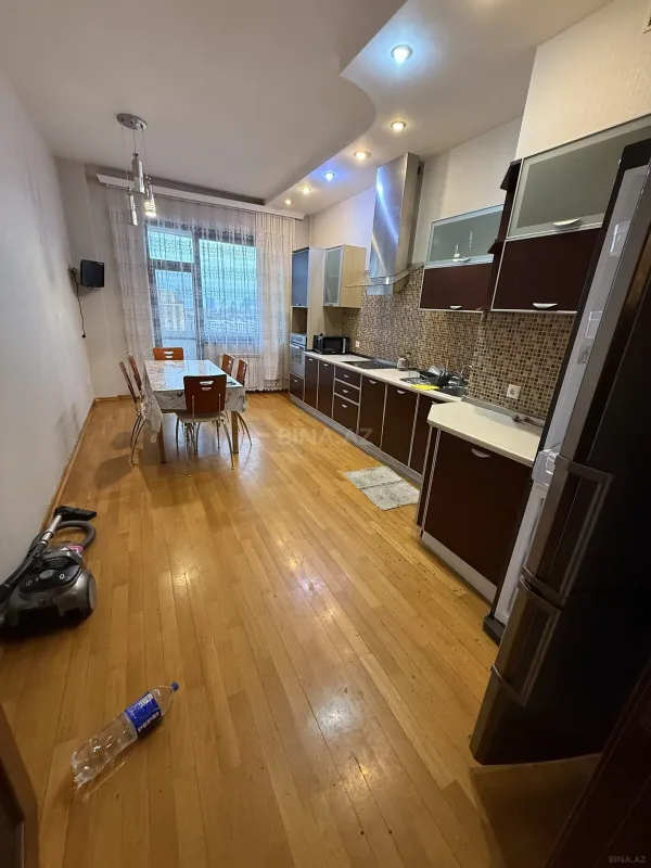 Kirayə verilir 4 otaqlı mənzil 230 m²