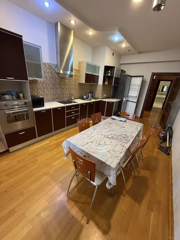 Kirayə verilir 4 otaqlı mənzil 230 m²