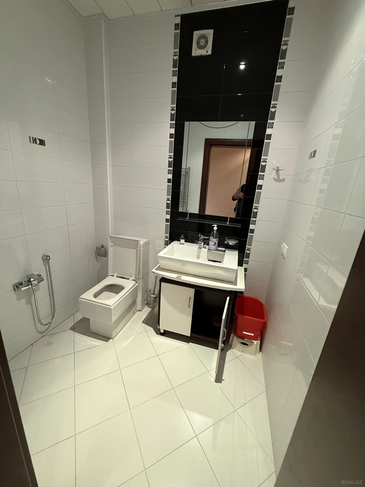 Kirayə verilir 4 otaqlı mənzil 230 m²