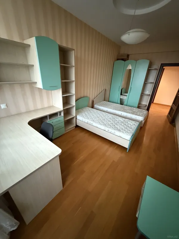 Kirayə verilir 4 otaqlı mənzil 230 m²