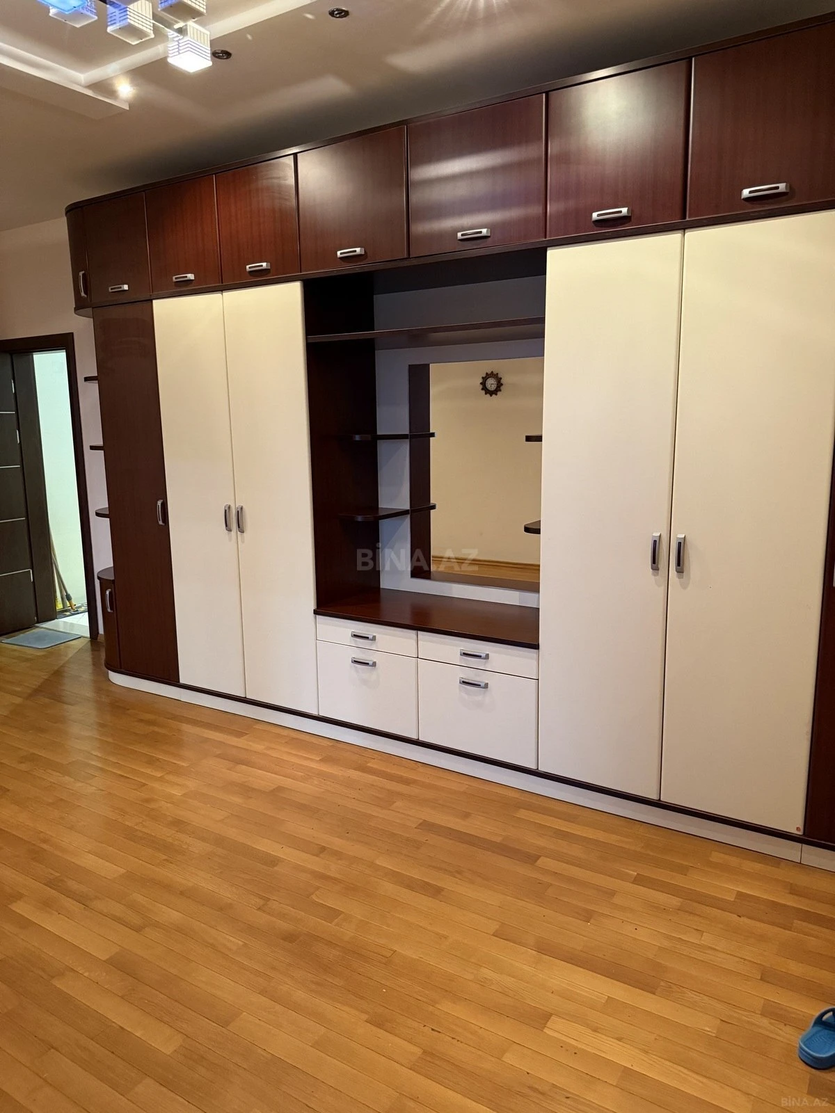 Kirayə verilir 4 otaqlı mənzil 230 m²
