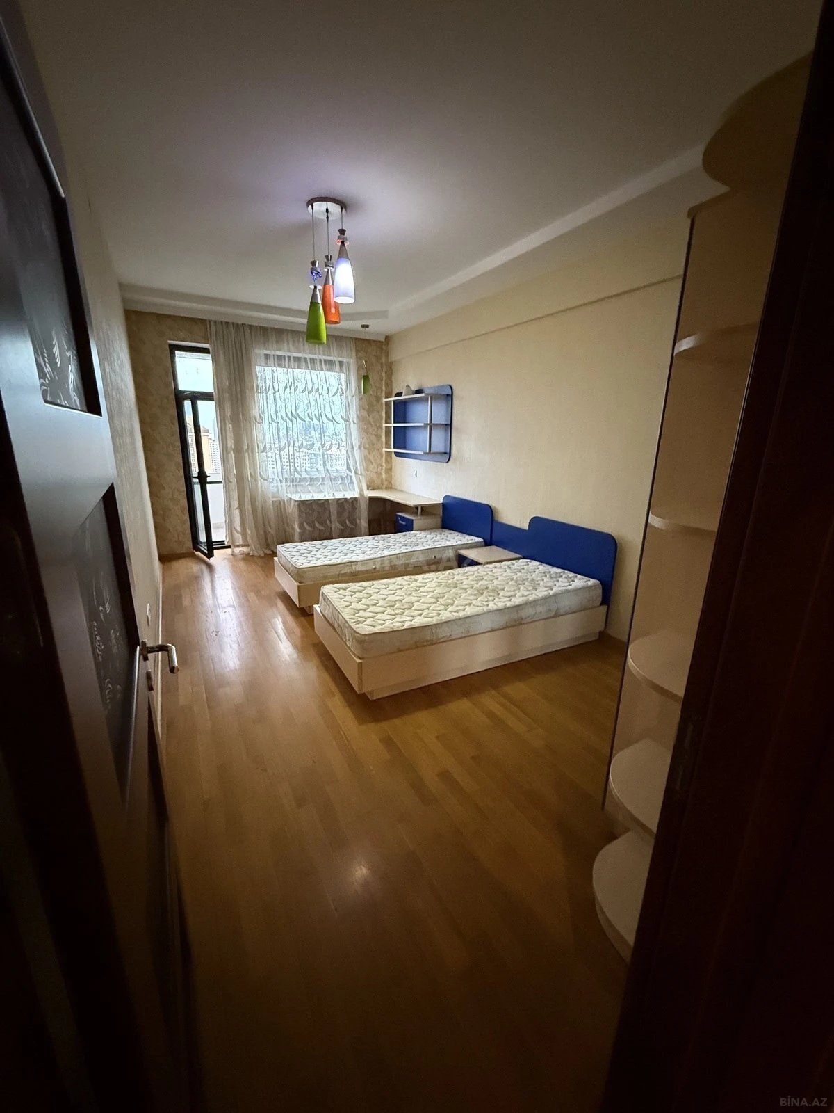 Kirayə verilir 4 otaqlı mənzil 230 m²