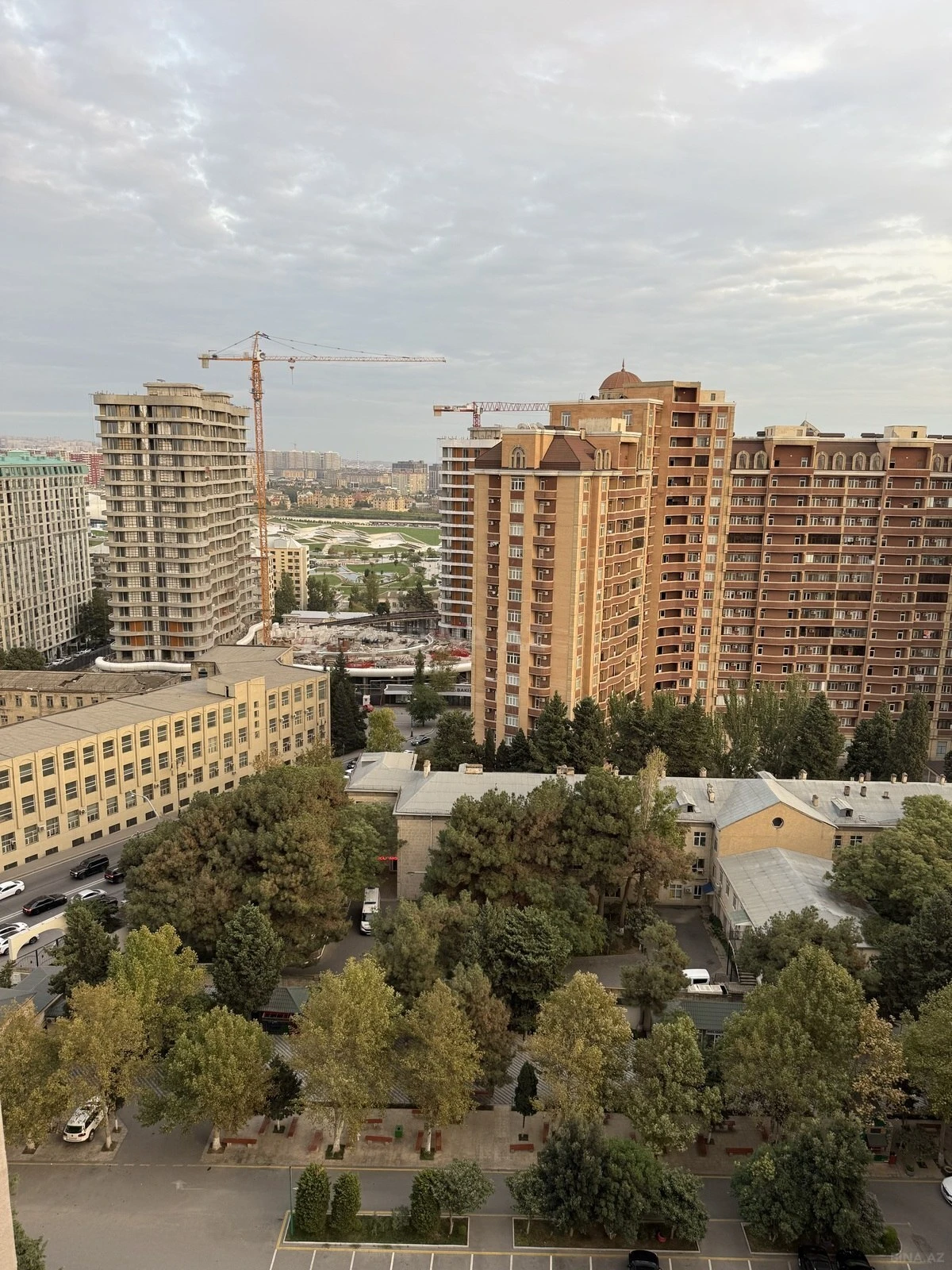 Kirayə verilir 4 otaqlı mənzil 230 m²