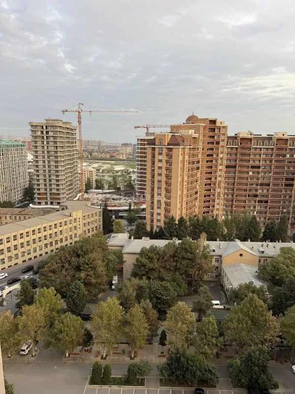 Kirayə verilir 4 otaqlı mənzil 230 m²