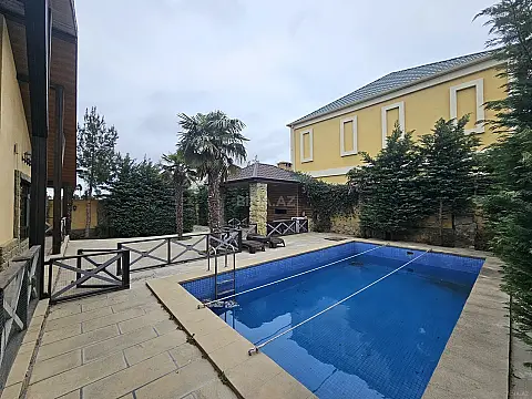Satılır 4 otaqlı həyət evi 220 m²