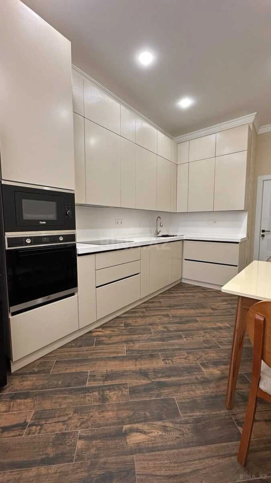 Kirayə verilir 2 otaqlı mənzil 90 m²