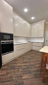 Kirayə verilir 2 otaqlı mənzil 90 m²